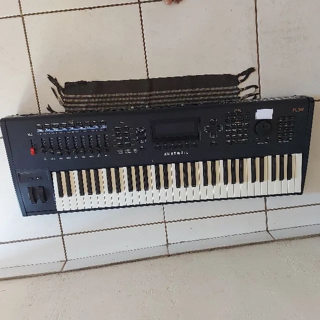 Teclado Kurzweil PC361 com DEFEITO - Foto 3