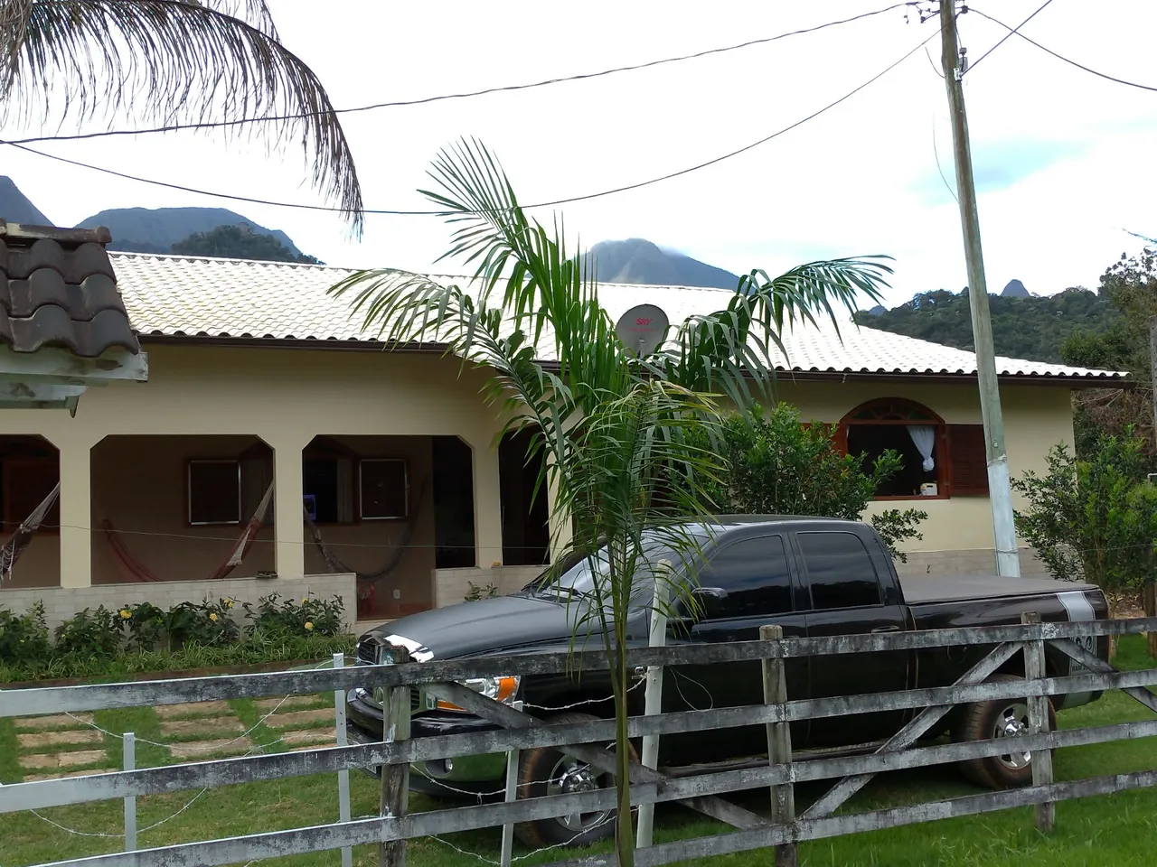 2 casas e 2 terrenos ao lado da cachoeira