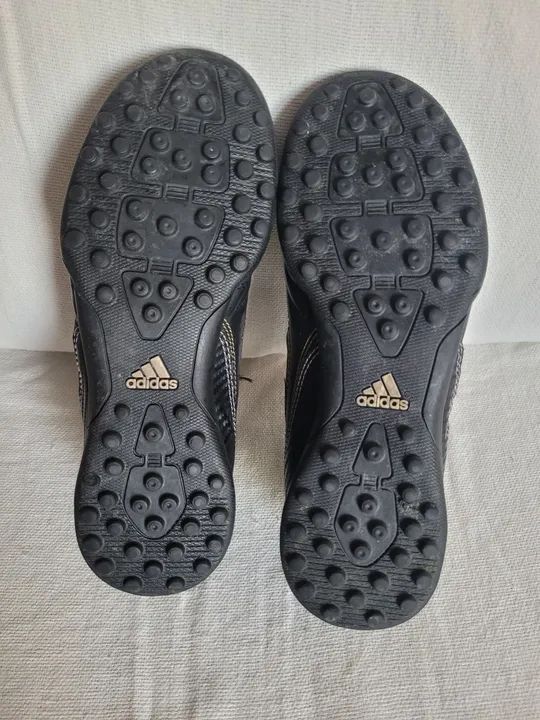 tenis/chureira adidas preto e amarelo - Foto 4