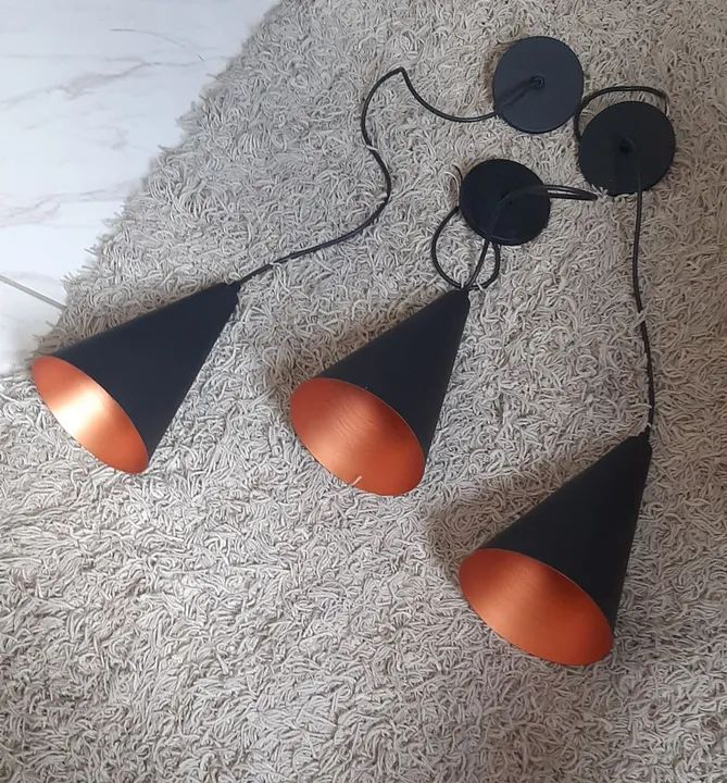 3 Pendentes Conicos Pretos com Interior Laranja - Foto 3