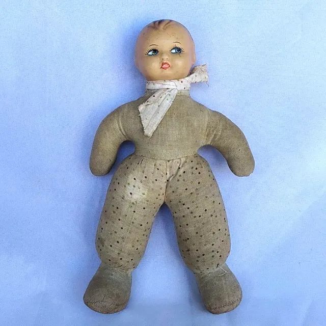Boneca Antiga da Estrela - Feita em pano com a cabeça em Massa com Chocalho,