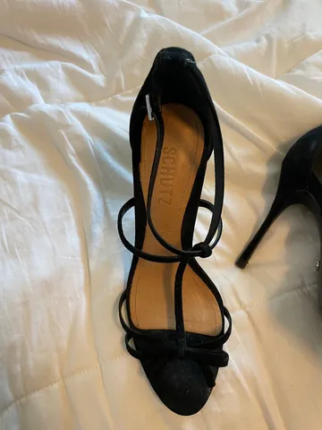 Sandália Schutz preta nova