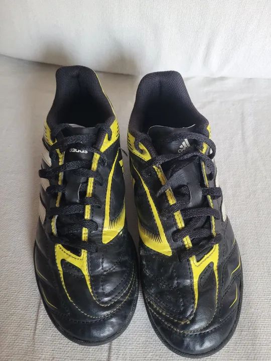 tenis/chureira adidas preto e amarelo - Foto 3