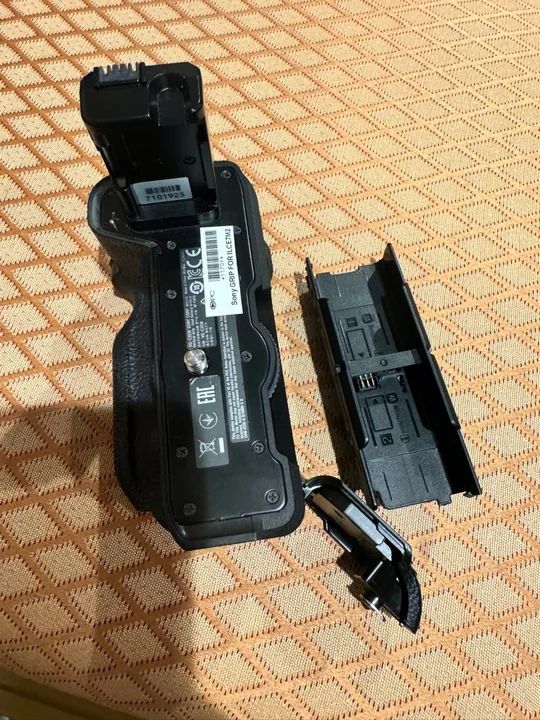 Grip Vertical Sony mod VC-C2EM novo Compatível  Sony A7 11, A7R II e A7S II sem embalagem 