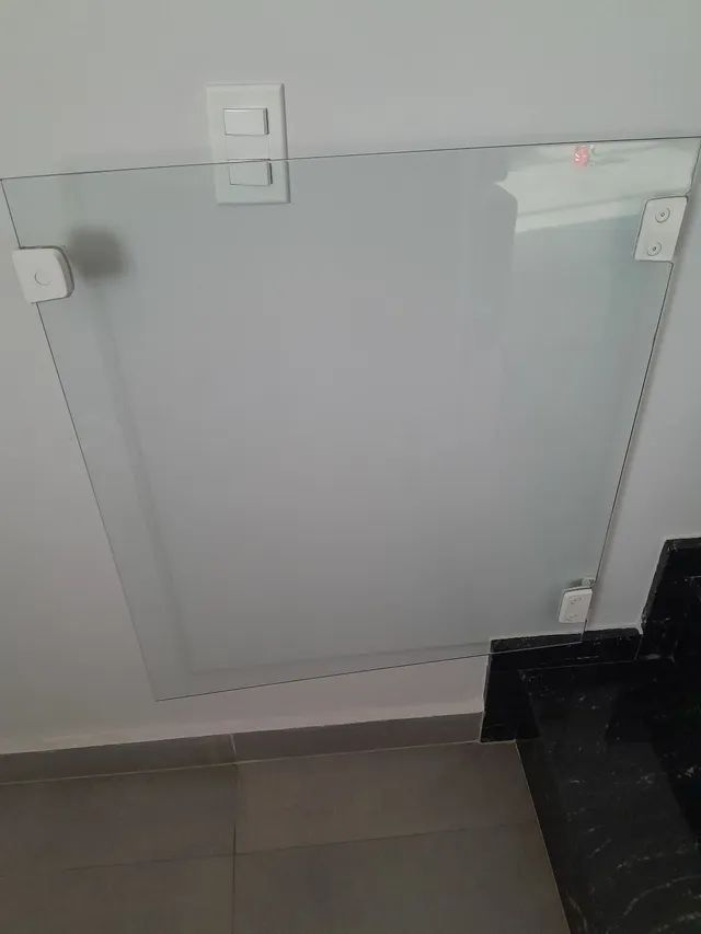 Porta de vidro para escada (proteção para criancas/pets)