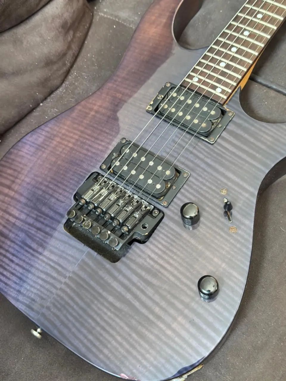 Guitarra Ibanez Rg320 Fm Tampo Lindo !/fender/gibson/suhr - Foto 2