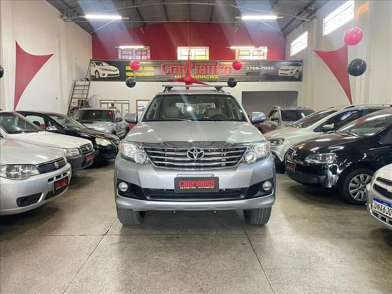 TOYOTA HILUX SW4 2.7 SR 7 Lugares 4X2 16V