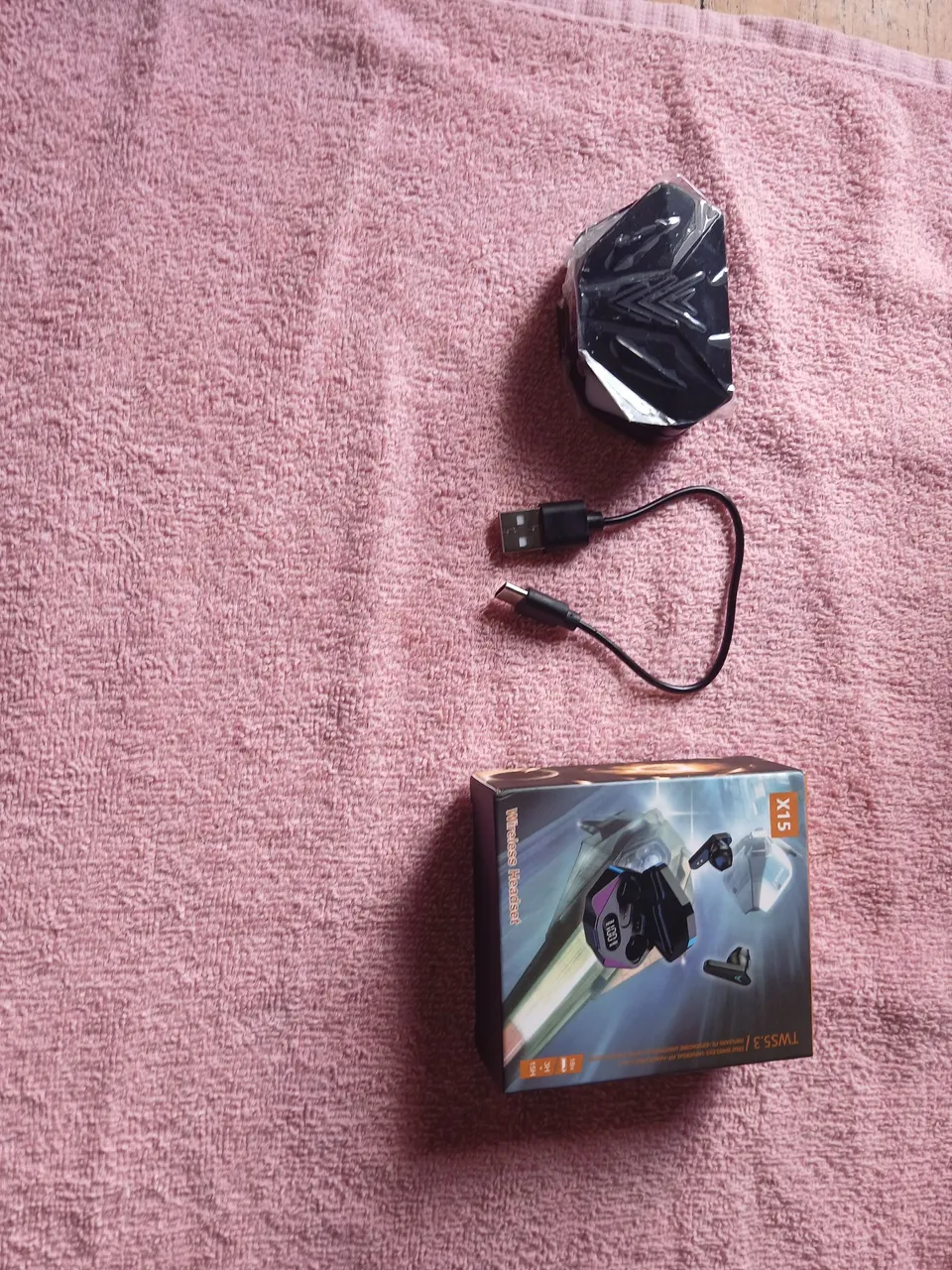 Fone de ouvido TWS X15 - Novo na caix, tem 1 unidades cada unidade por 50 reais