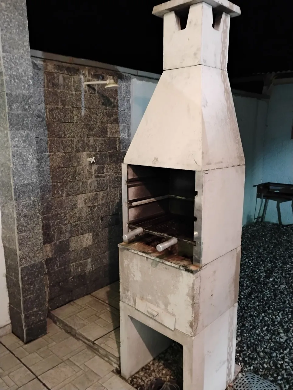 Churrasqueira pre moldada semi-nova