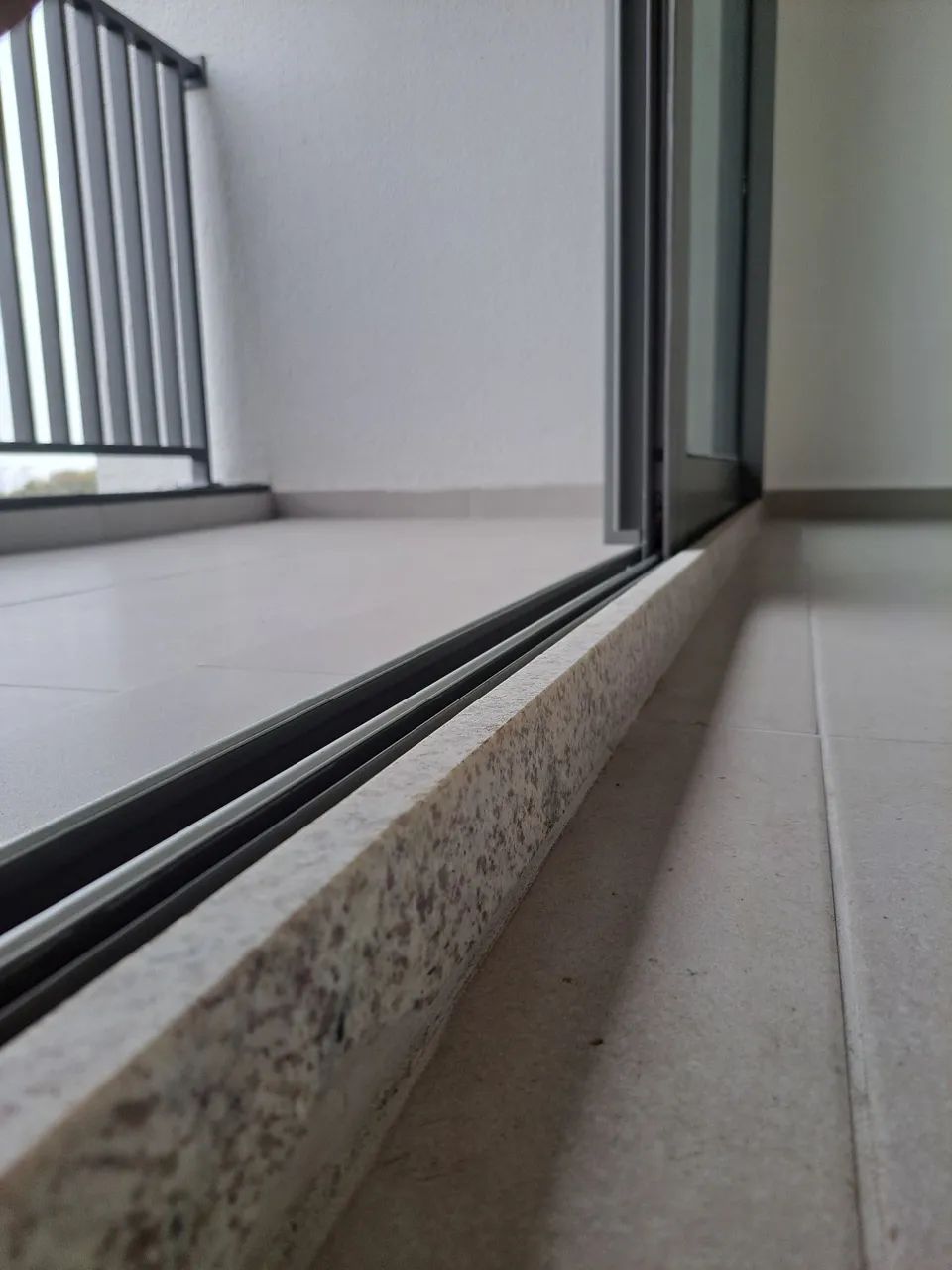 Portas balcão 4,30 x 2,4 - Foto 3