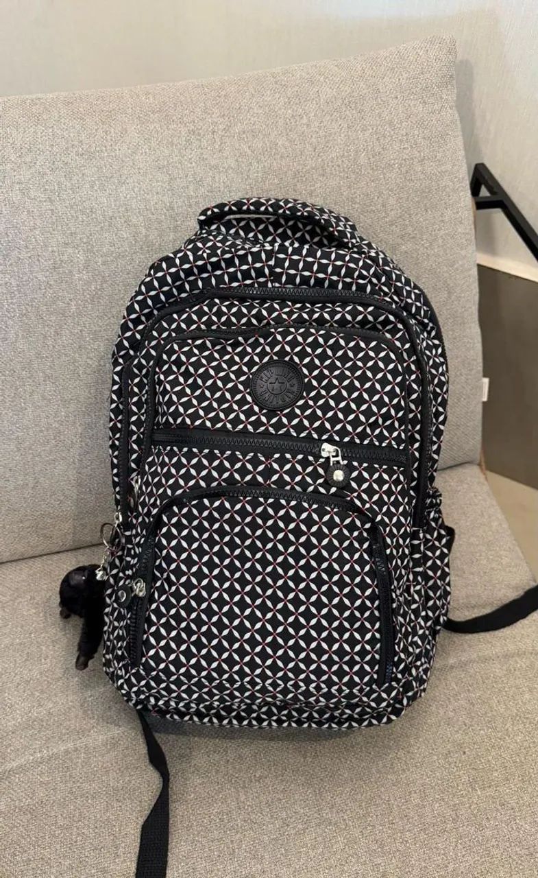 Promoção mochila escolar/ universitária Kipling 