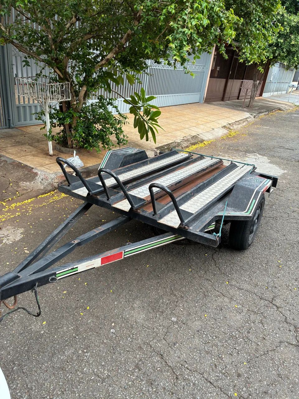 Carretinha para 3 motos  