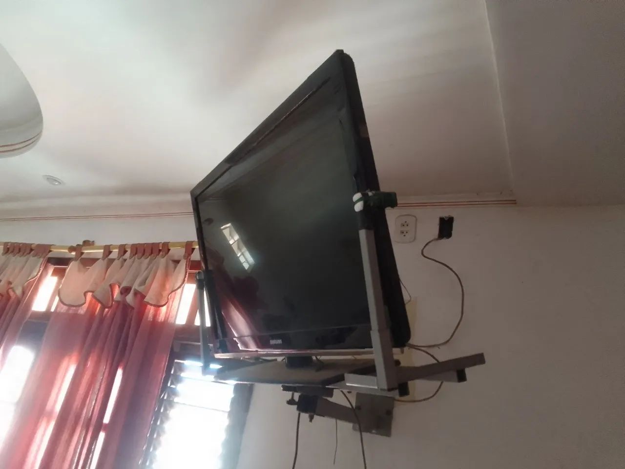 Televisão grande COM PROBLEMA. NÃO ESTÁ LIGANDO. - Foto 2