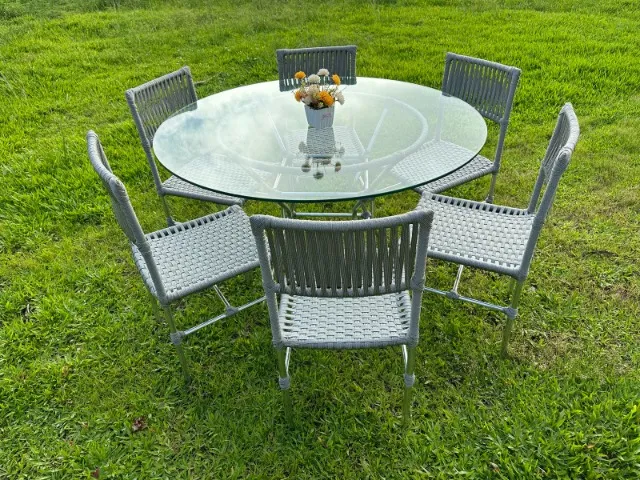 Mesa Austrália, Cadeiras estilosas e com Design moderno!