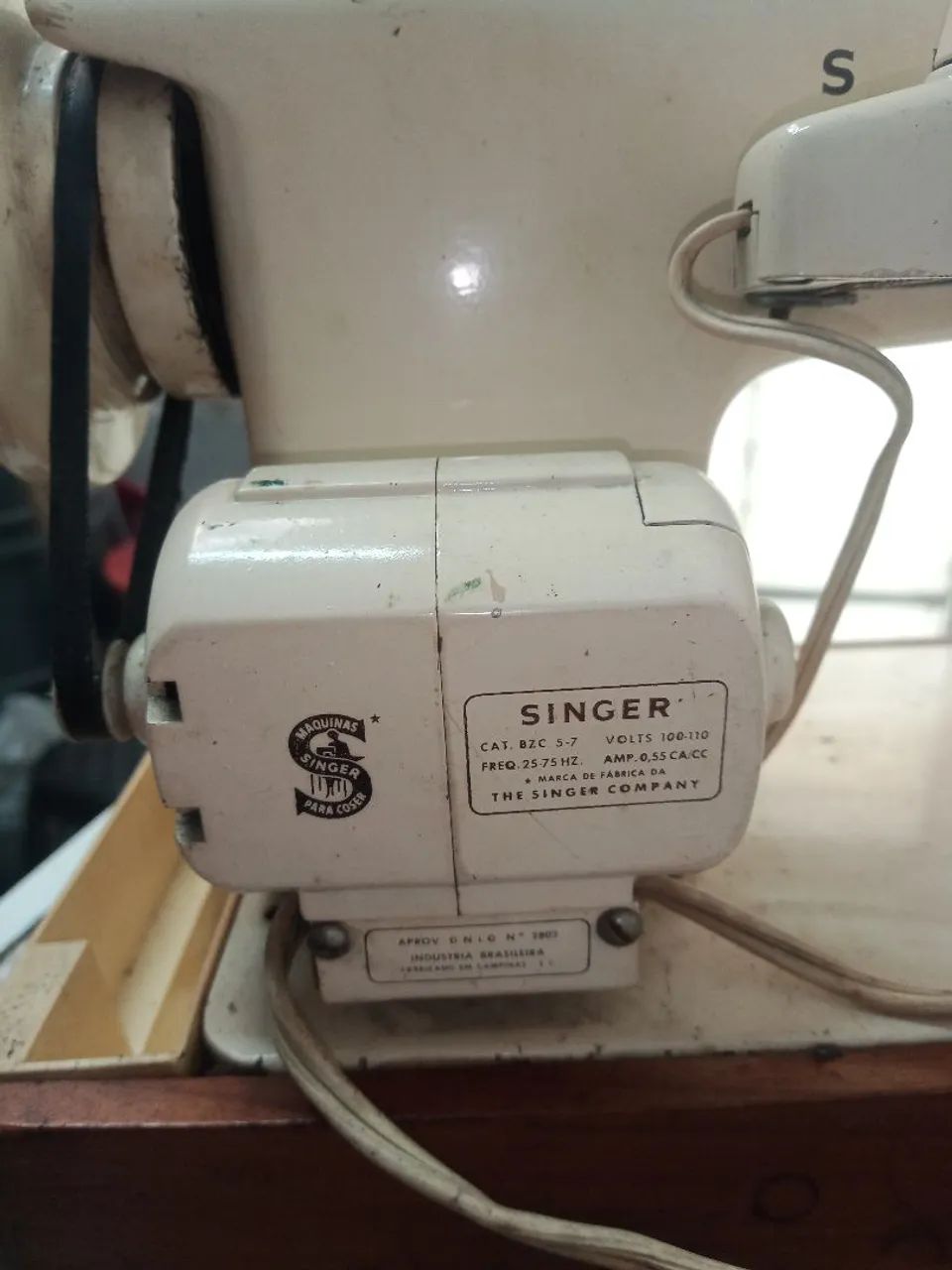 Máquina de Costura Singer - Modelo 660 Antiga - Foto 5