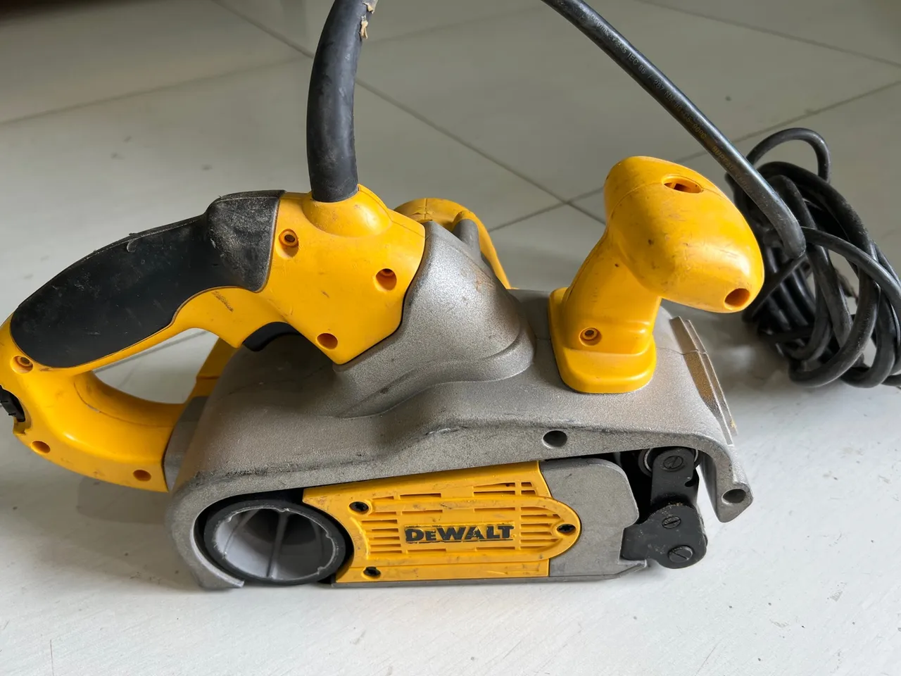 Lixadeira de Cinta DW DeWalt