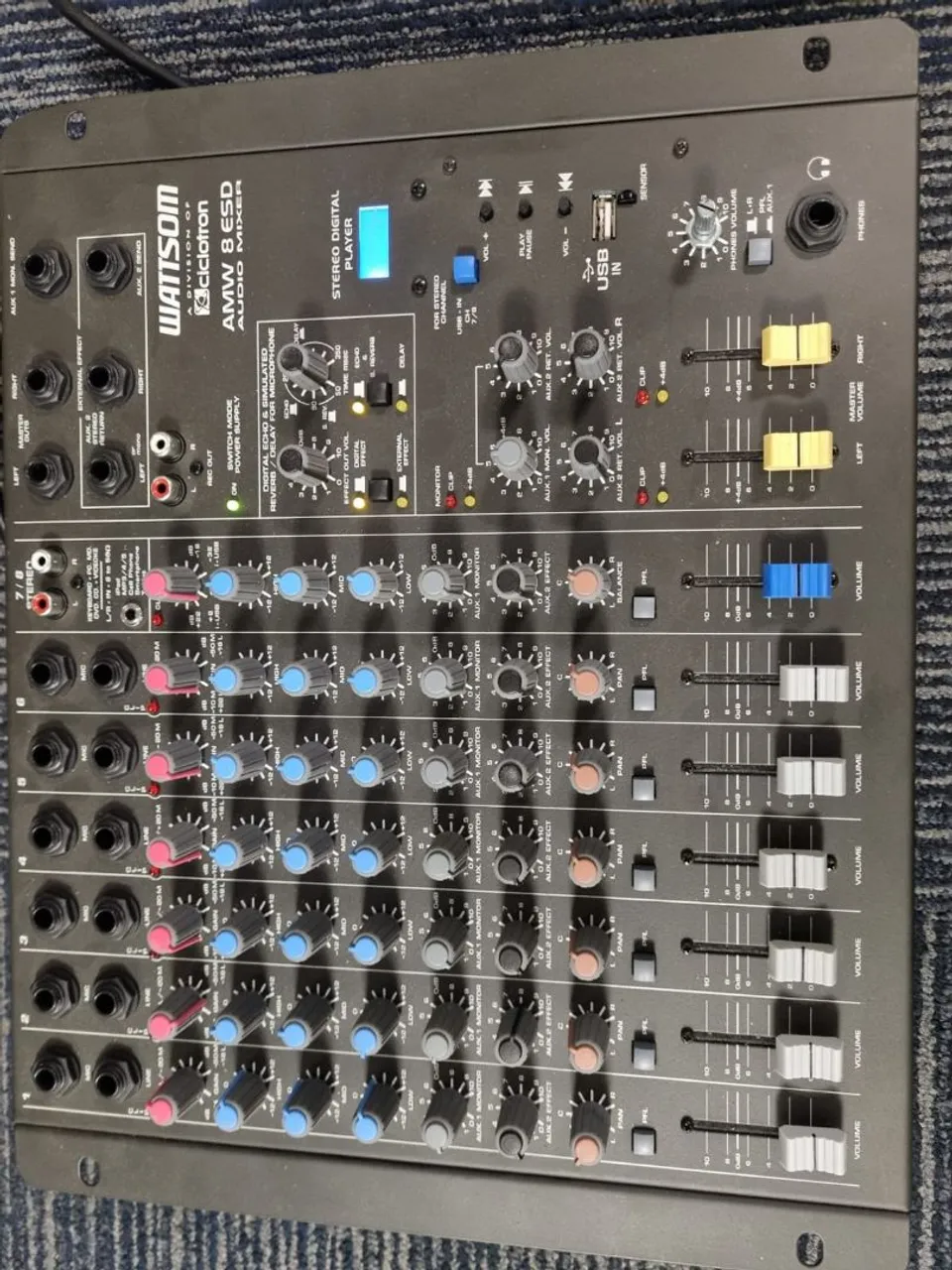 Mesa de Som Wattsom AMW 8 ESD - Perfeita para suas necessidades!