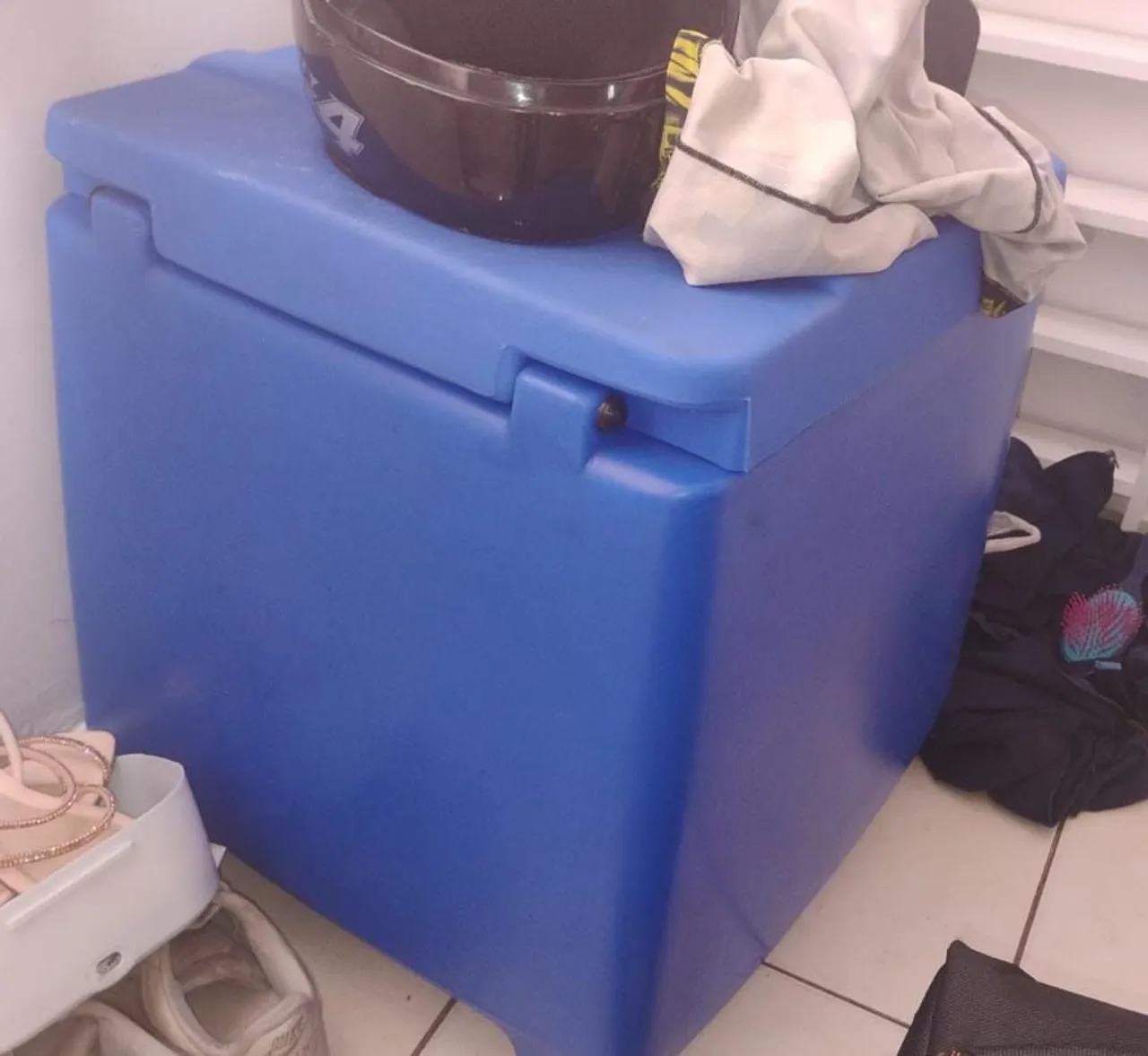 Caixa térmica azul grande