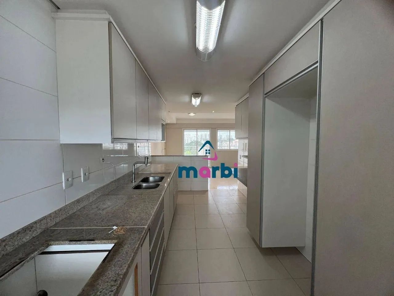 Apartamento com 3 dormitórios para alugar, 97 m² por R$ 4.771,00/mês - Vila Frezzarim - Am