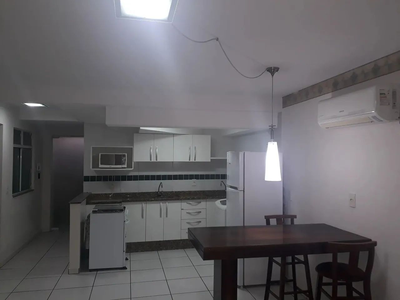 Apartamento Mobiliado de 2 Dormitórios no Bairro Centro de Blumenau - Foto 4