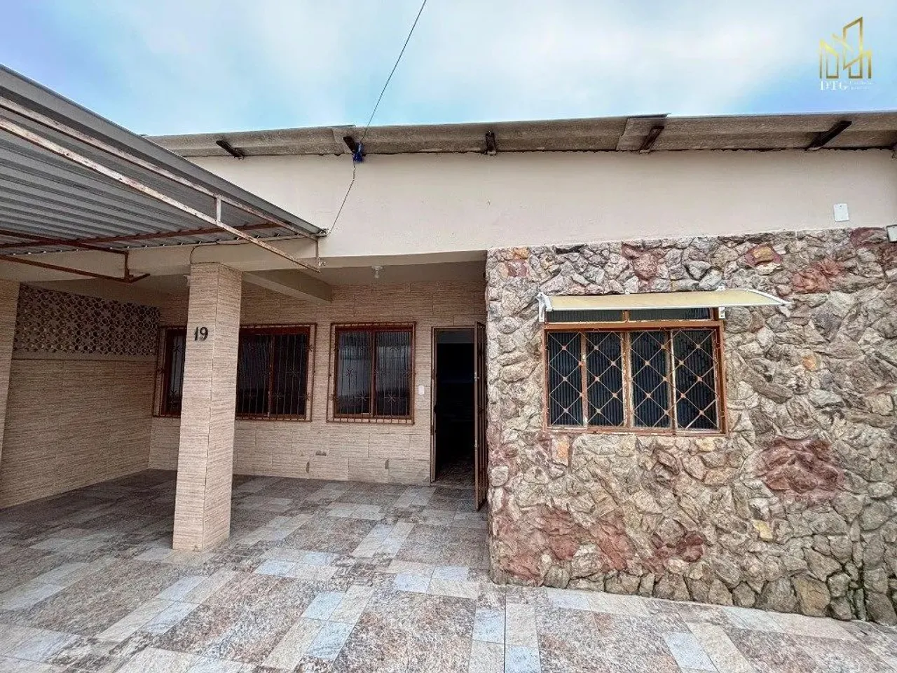 casa para locação com 1 dorm pátio privativo no bairro Fátima em Canoas