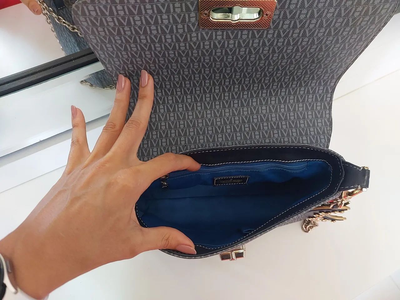 Bolsa de Ombro Victor Hugo original- azul com Detalhes Dourados - Foto 5