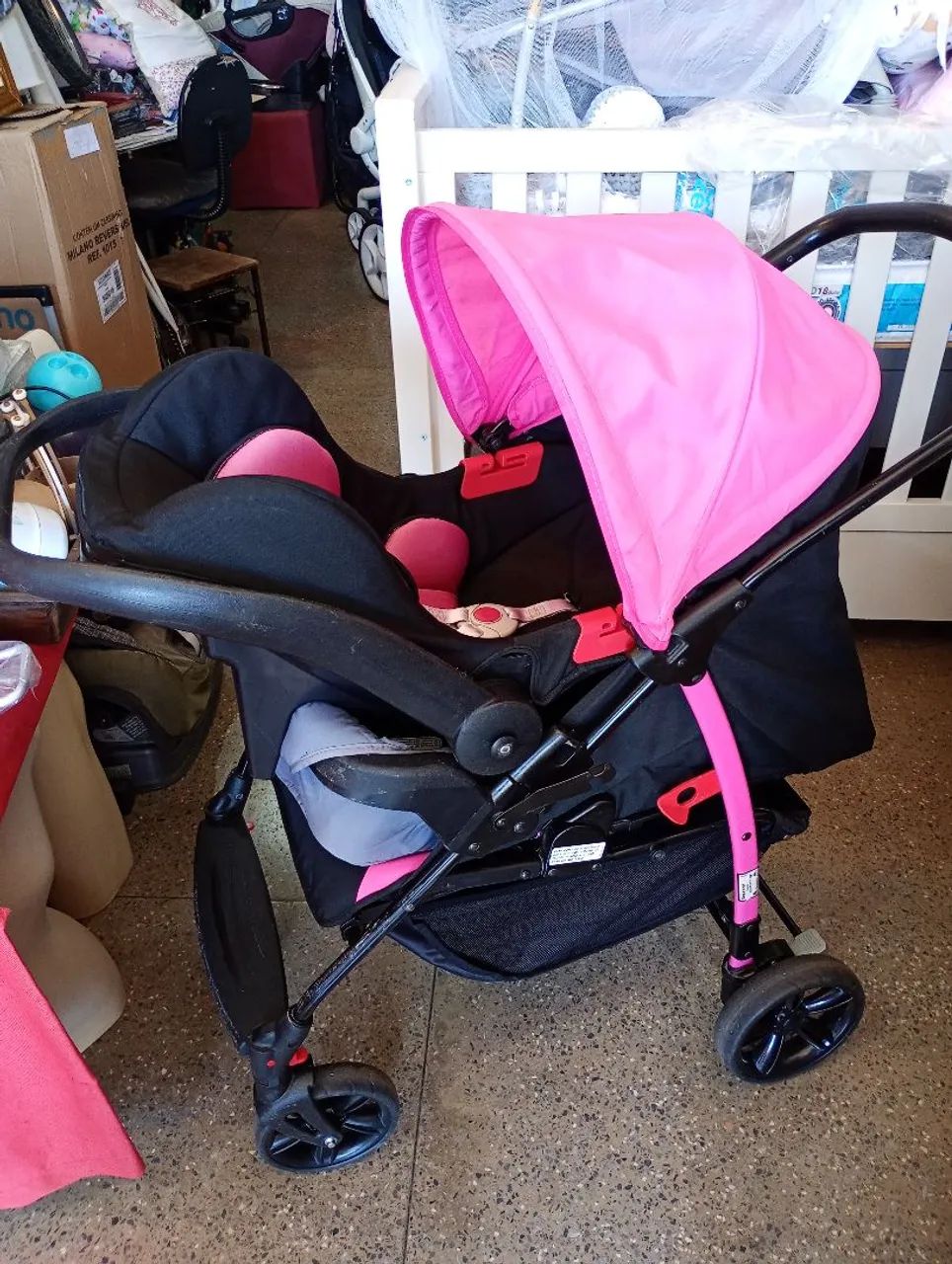 Carrinho de bebê completo com bebê conforto kit 4 peças  - Foto 2