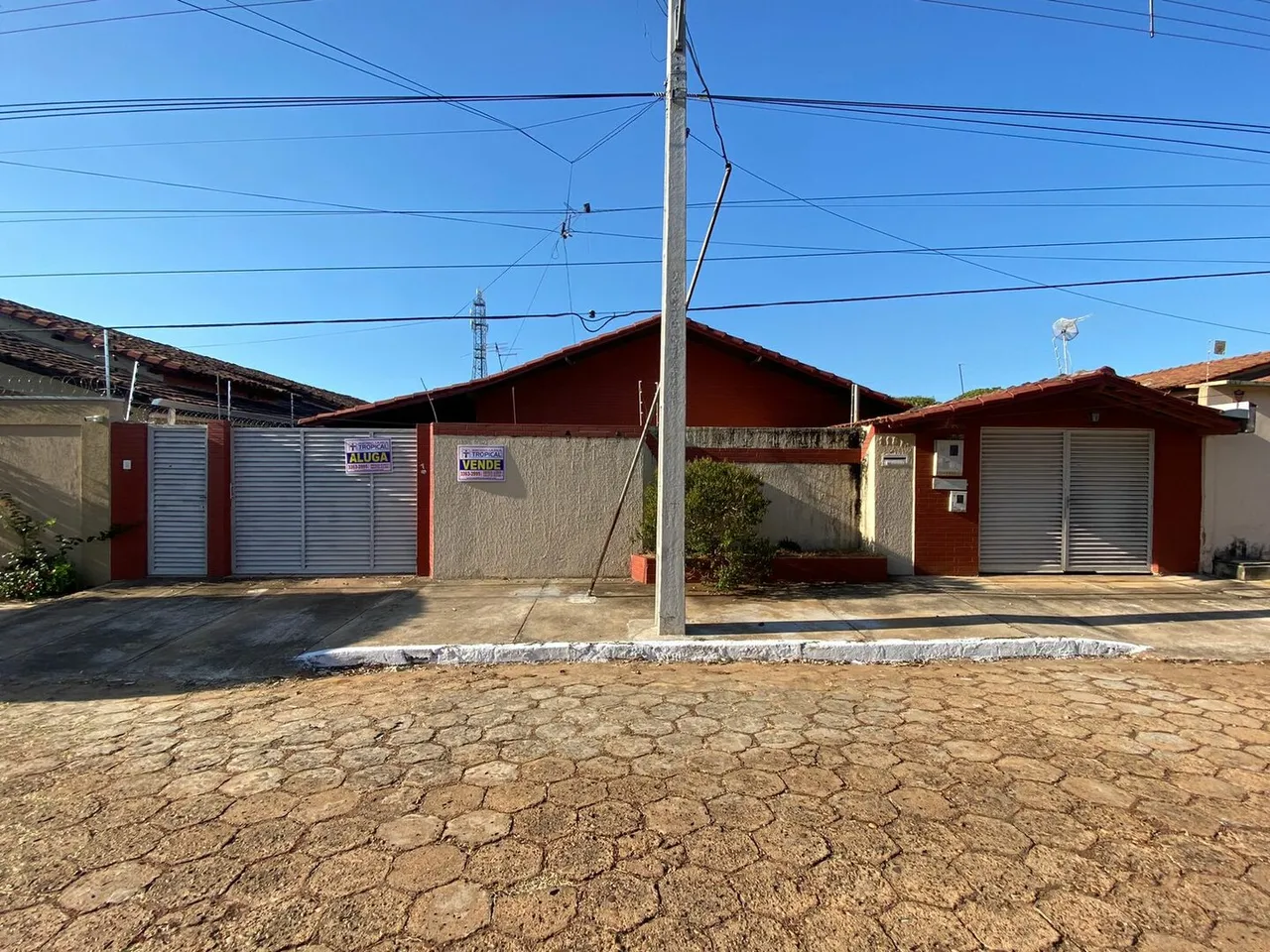 Casa a venda no Setor Aeroporto de 05 Quartos proximo a caixa econômica.