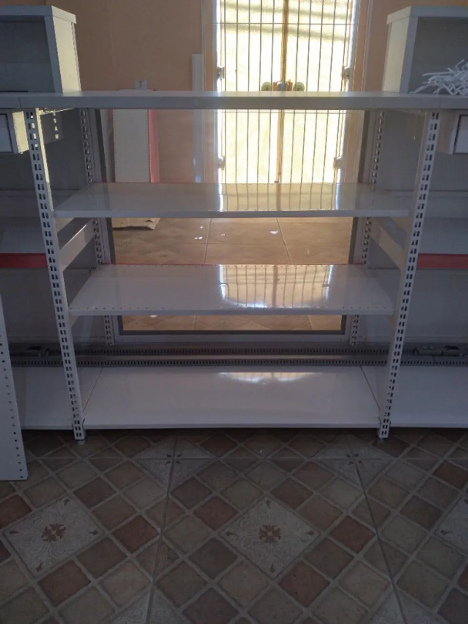 Balcão de atendimento de 12M c/suporte para computador e c/vitrine  - Foto 3