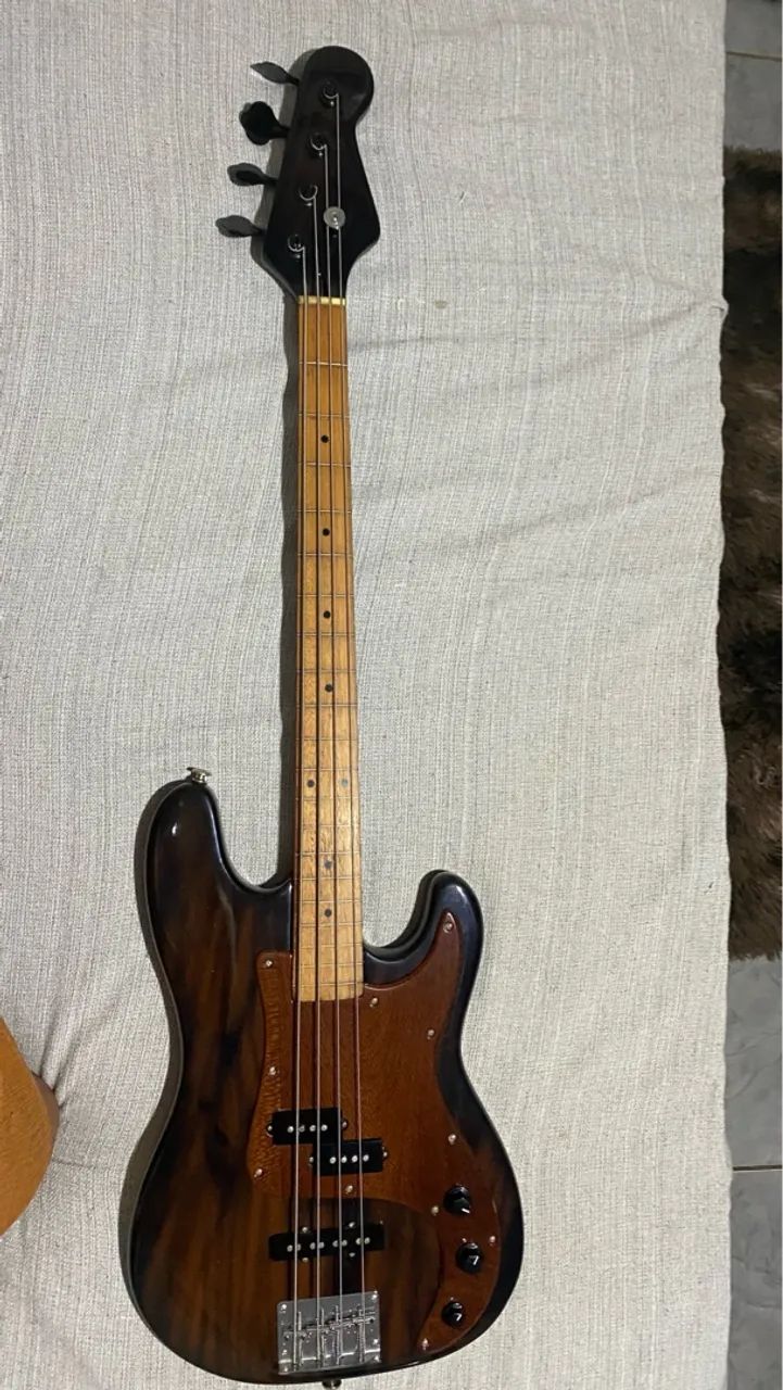 Baixo Fretless 