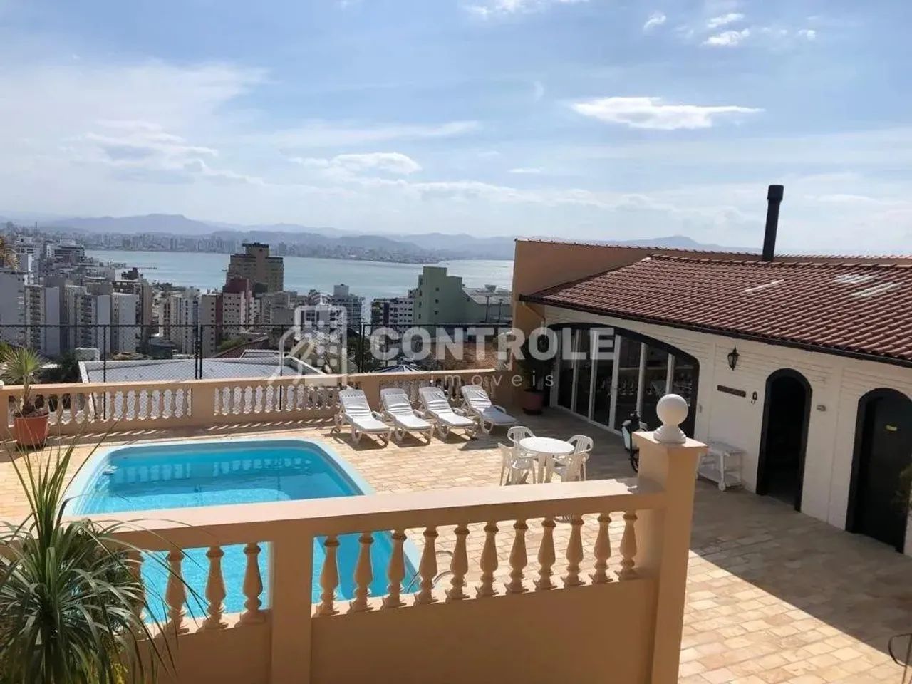 Casa 03 dorms. 1 suite, com piscina e vista para o mar, à venda,  362 m², no Centro de Flo - Foto 3