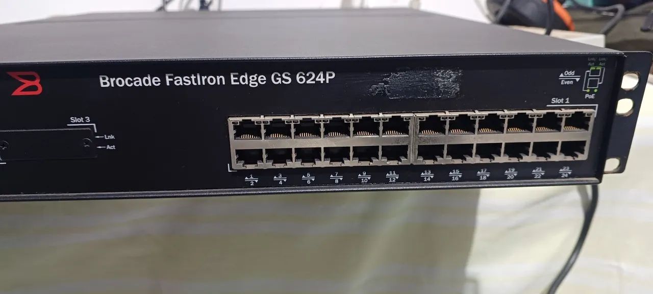 Switch Brocade Fastiron Edge GS 624P - 24 portas - Foto 2
