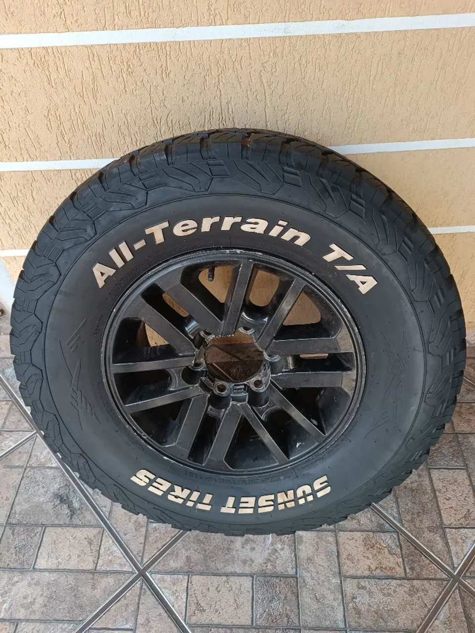 Pneu com roda Hilux aro 16
