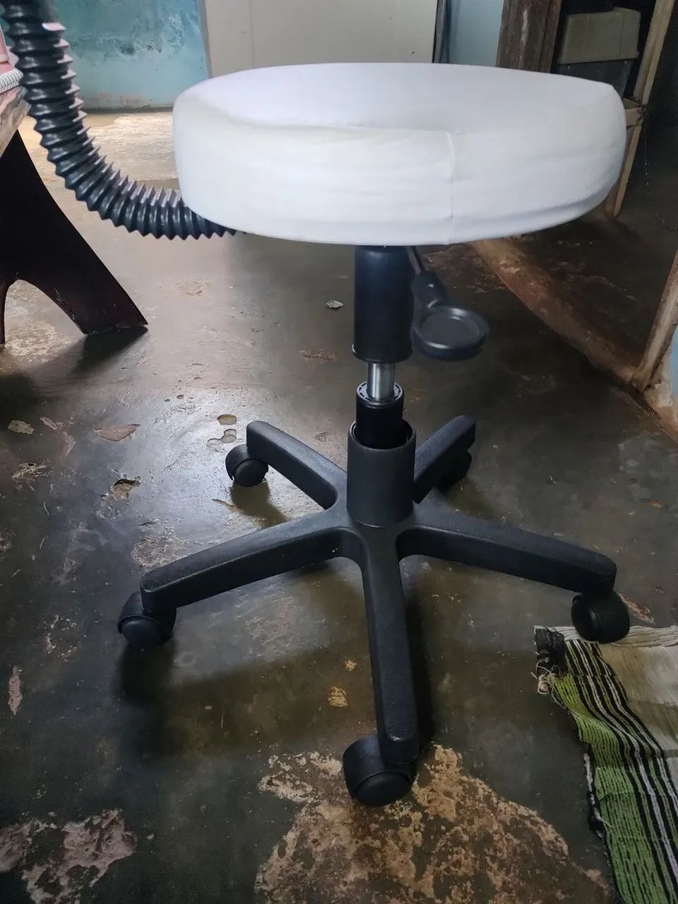 Cadeira mocho  Giratória Branca - Foto 2