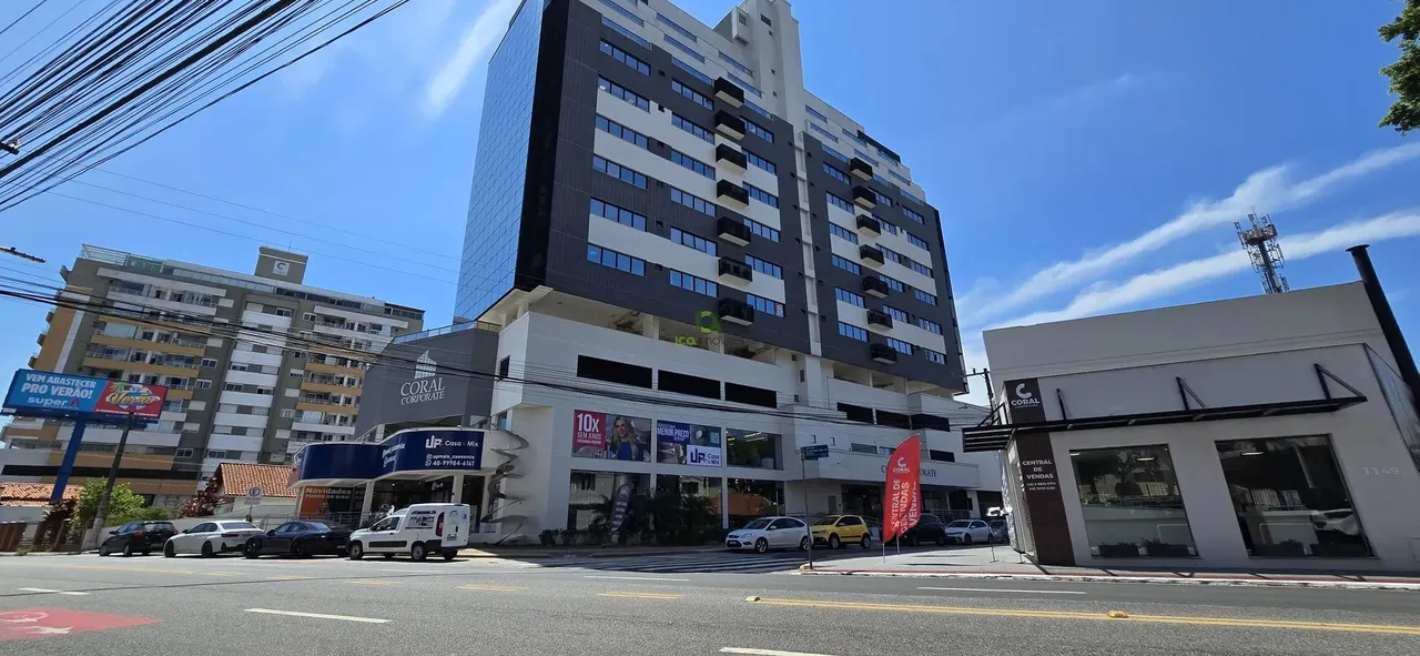 Sala comercial para venda com 48m² de área privativa em Coqueiros, Florianópolis.