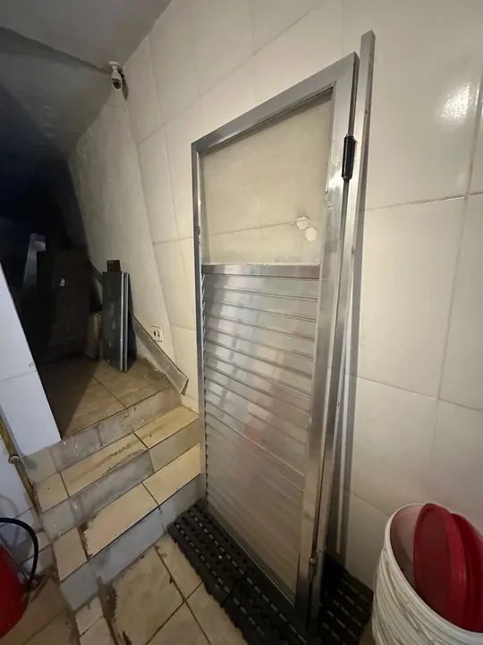 Porta de Alumínio com tela mosquiteiro 