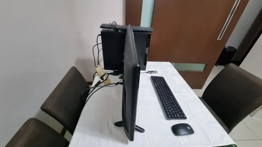 Desktop i7 4GB SSD HD e TV Monitor de 28 Polegadas - Foto 2