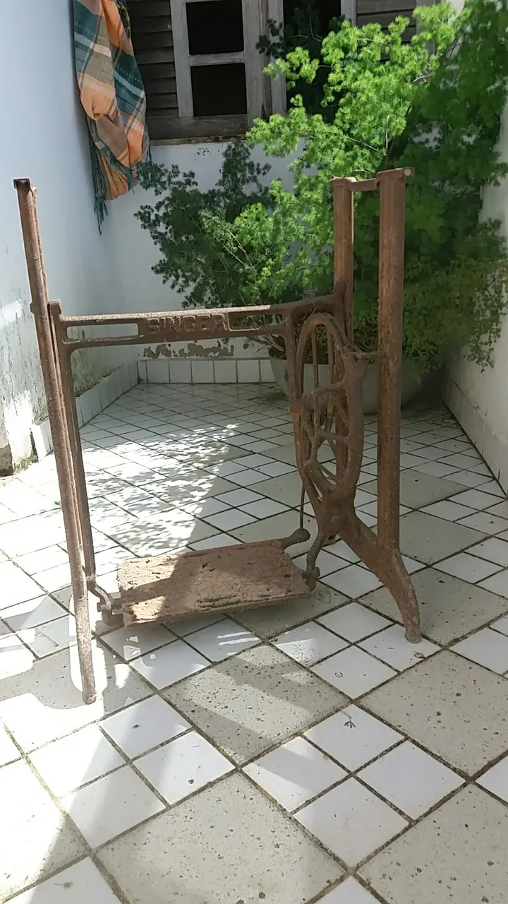 Base de Máquina de Costura Singer Antiga anos 60 - Peça de Colecionador