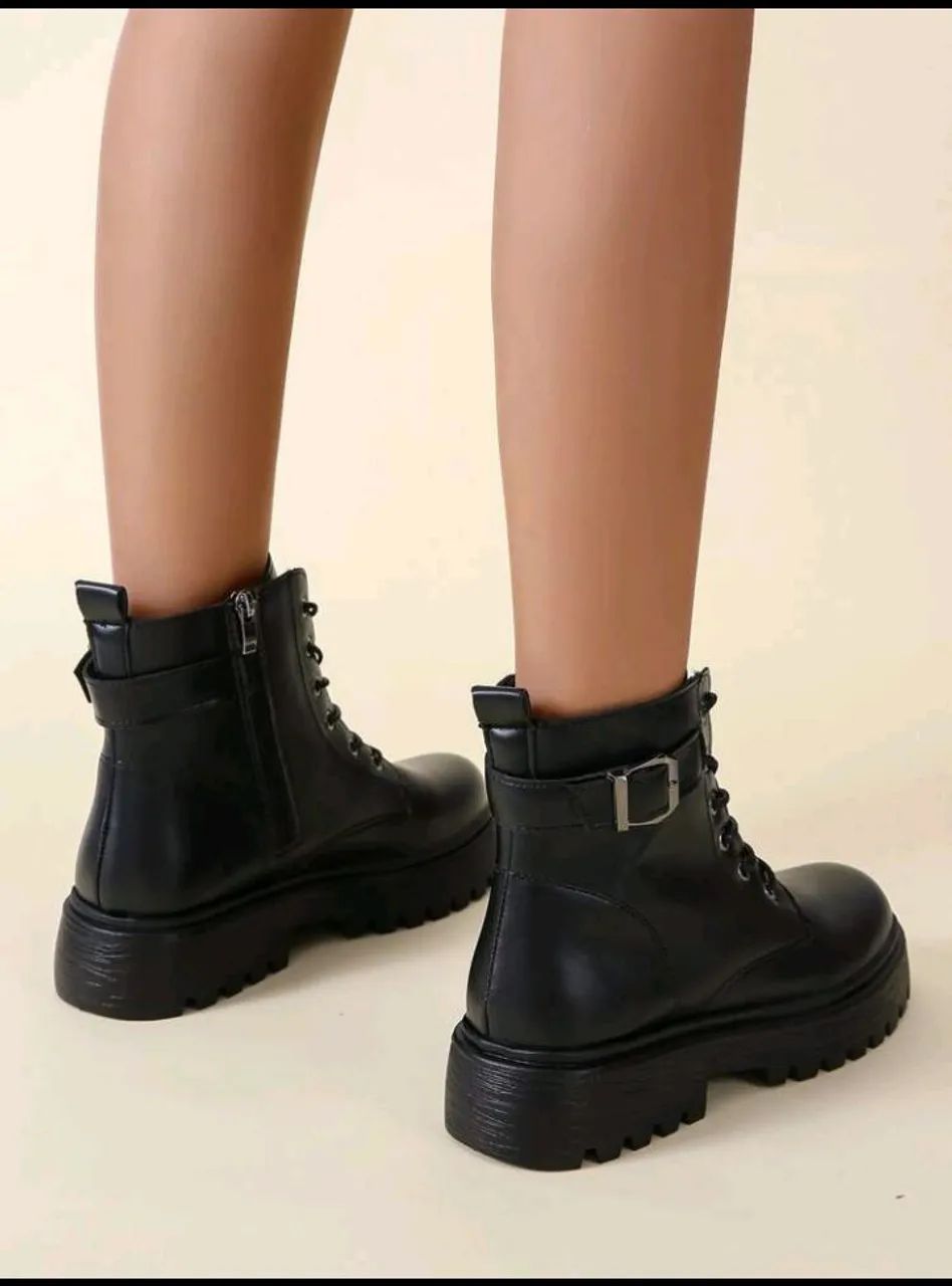 Botas de Tornozelo com Plataforma Alta Clássica, Cadarços e Zíper Lateral - Foto 4