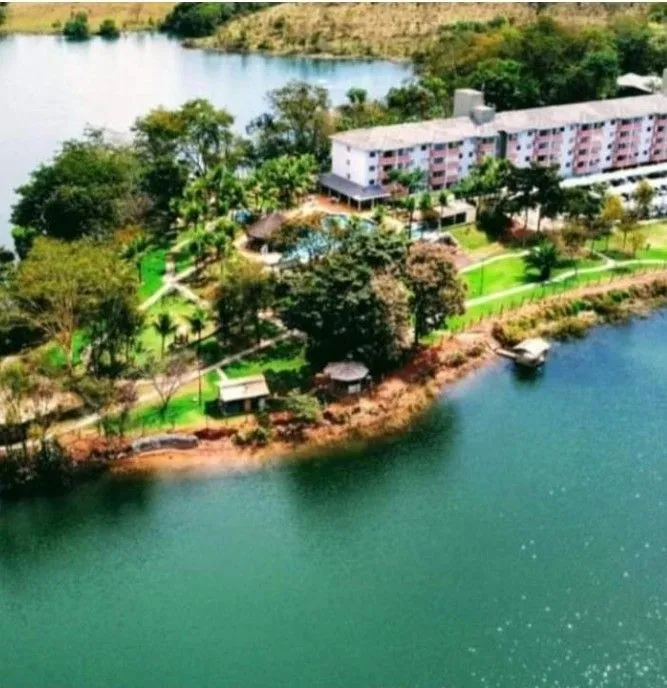 Caldas Novas - as margens do lago Corumbá