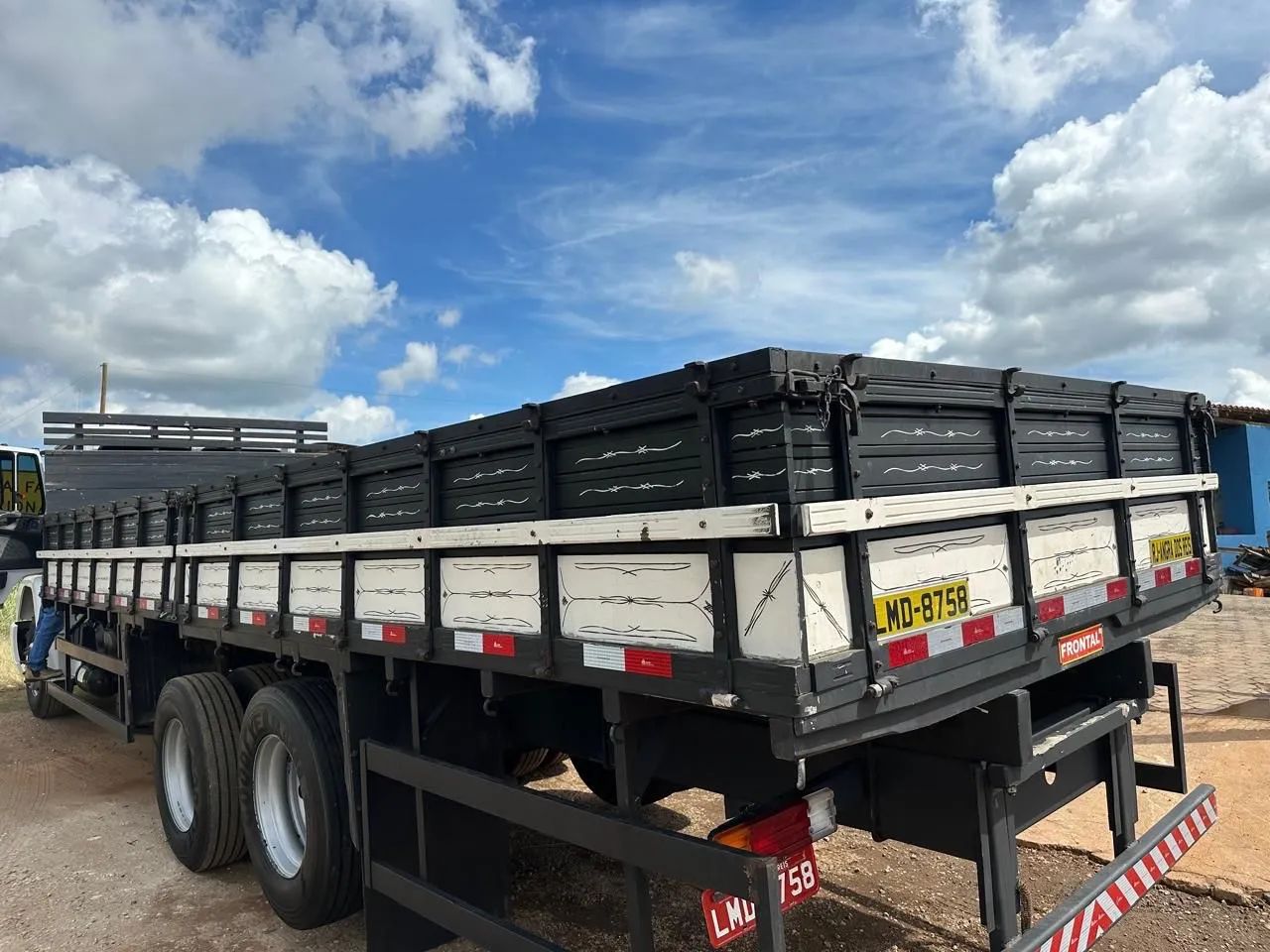 VENDE-SE CARROCERIA PRA CAMINHÃO TRUCK GRANELEIRA - Foto 9