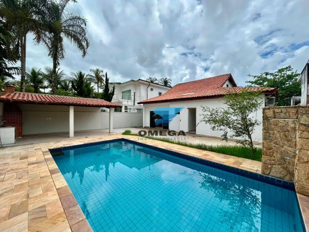 Casa à venda em Condomínio Jardim Acapulco no Guarujá | Omega Imóveis