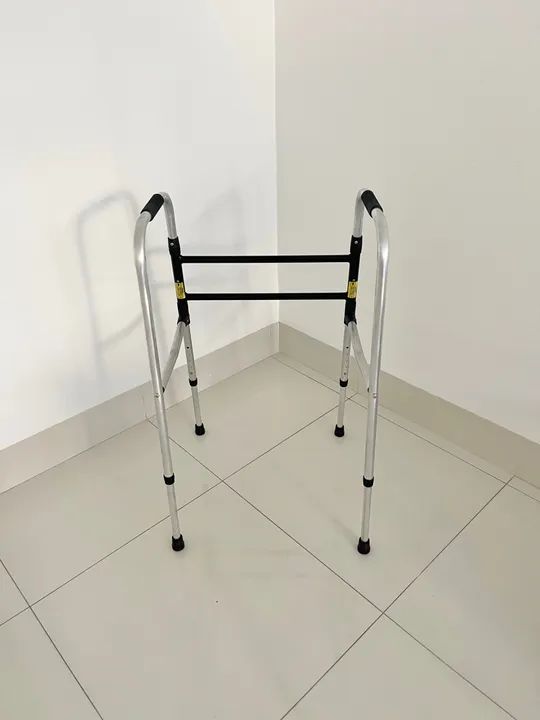 Andador seminovo idosos doentes  - Foto 4