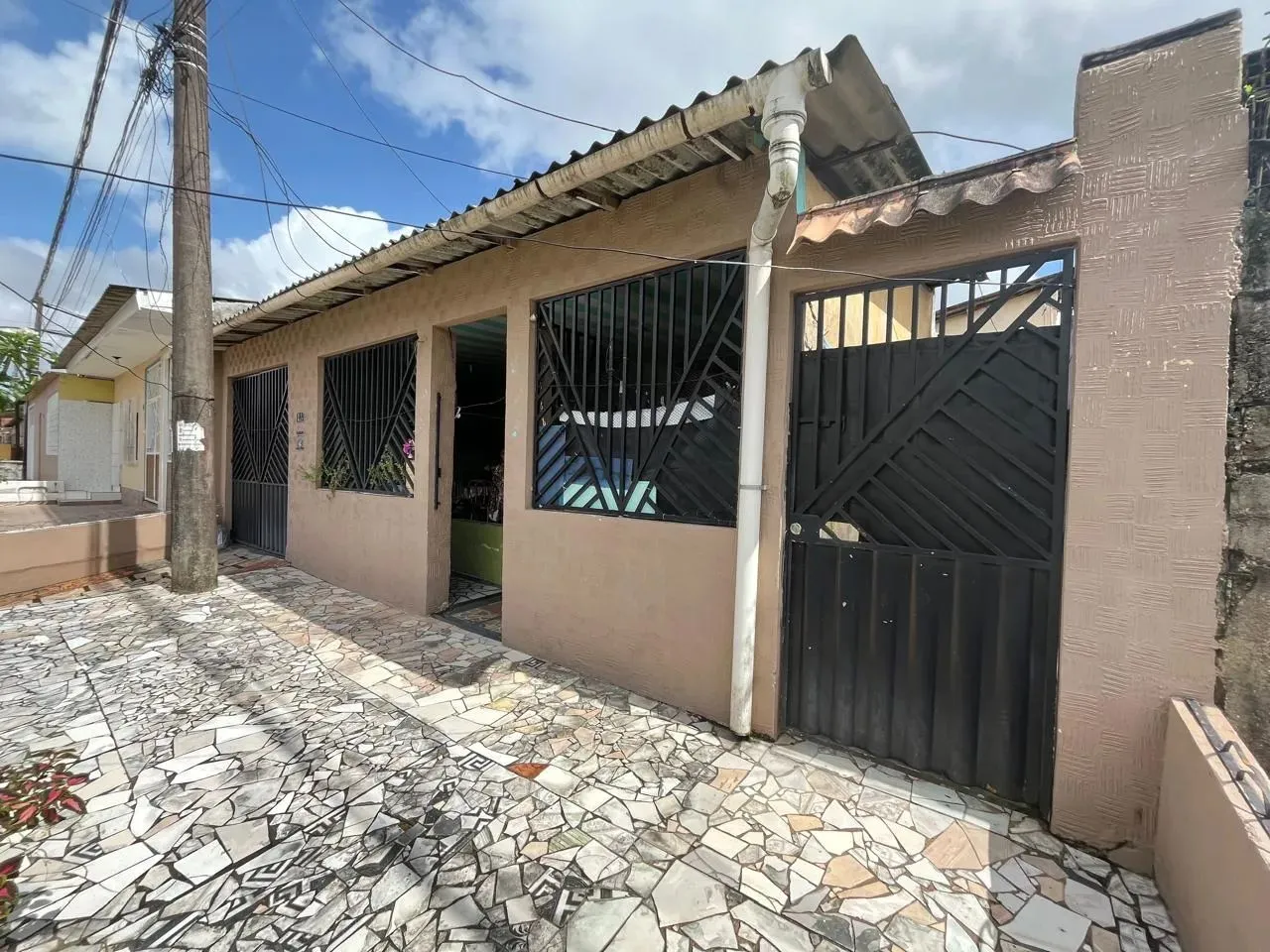VENDO OU ALUGO CASA NO TENONÉ PRÓXIMO A FEIRA DA 5ª LINHA COM VAGA DE GARAGEM