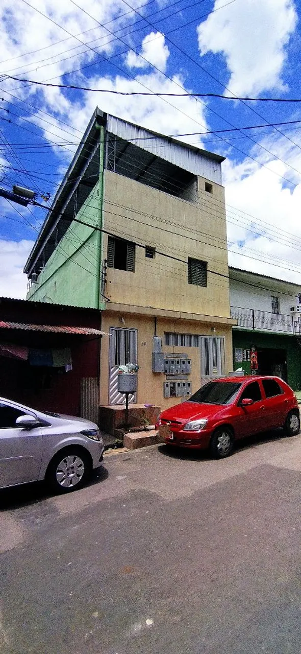 // Prédio com 8 apartamentos no Japiim