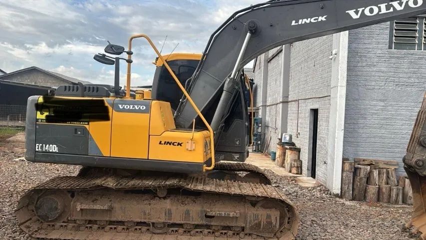 ESCAVADEIRA VOLVO EC140DL c/ 5000hrs 2021