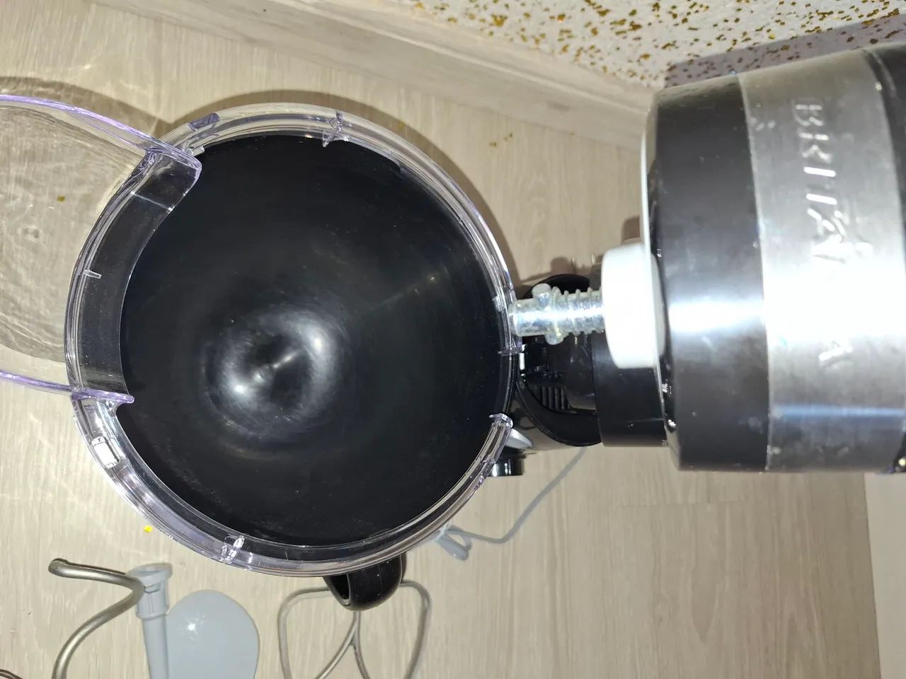 Batedeira Planetária Britânia BBP760 Turbo Power Plus 700W - Foto 4