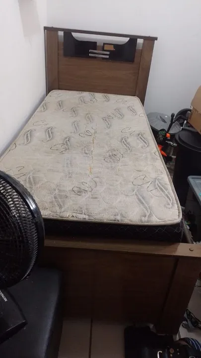 Cama de Solteiro em Madeira