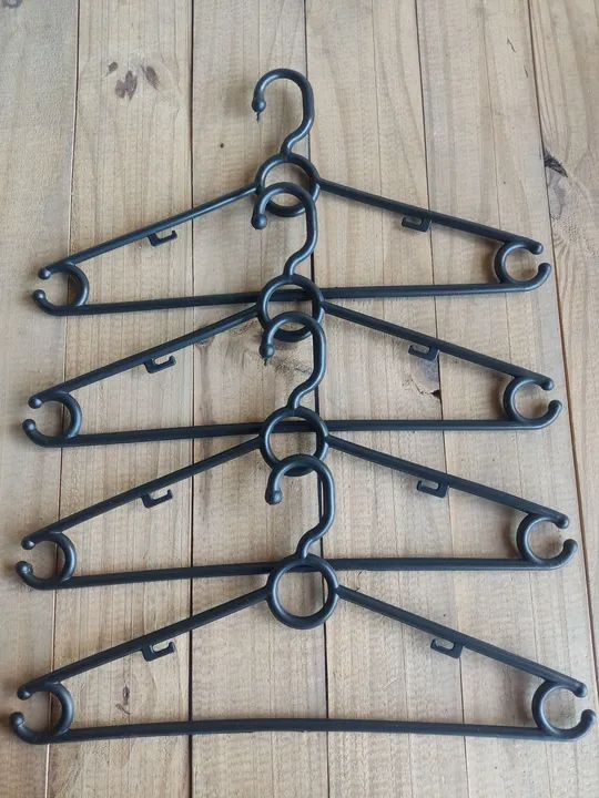 ? PROMOÇÃO 100 CABIDES PLÁSTICO preto argola R$: 90,00