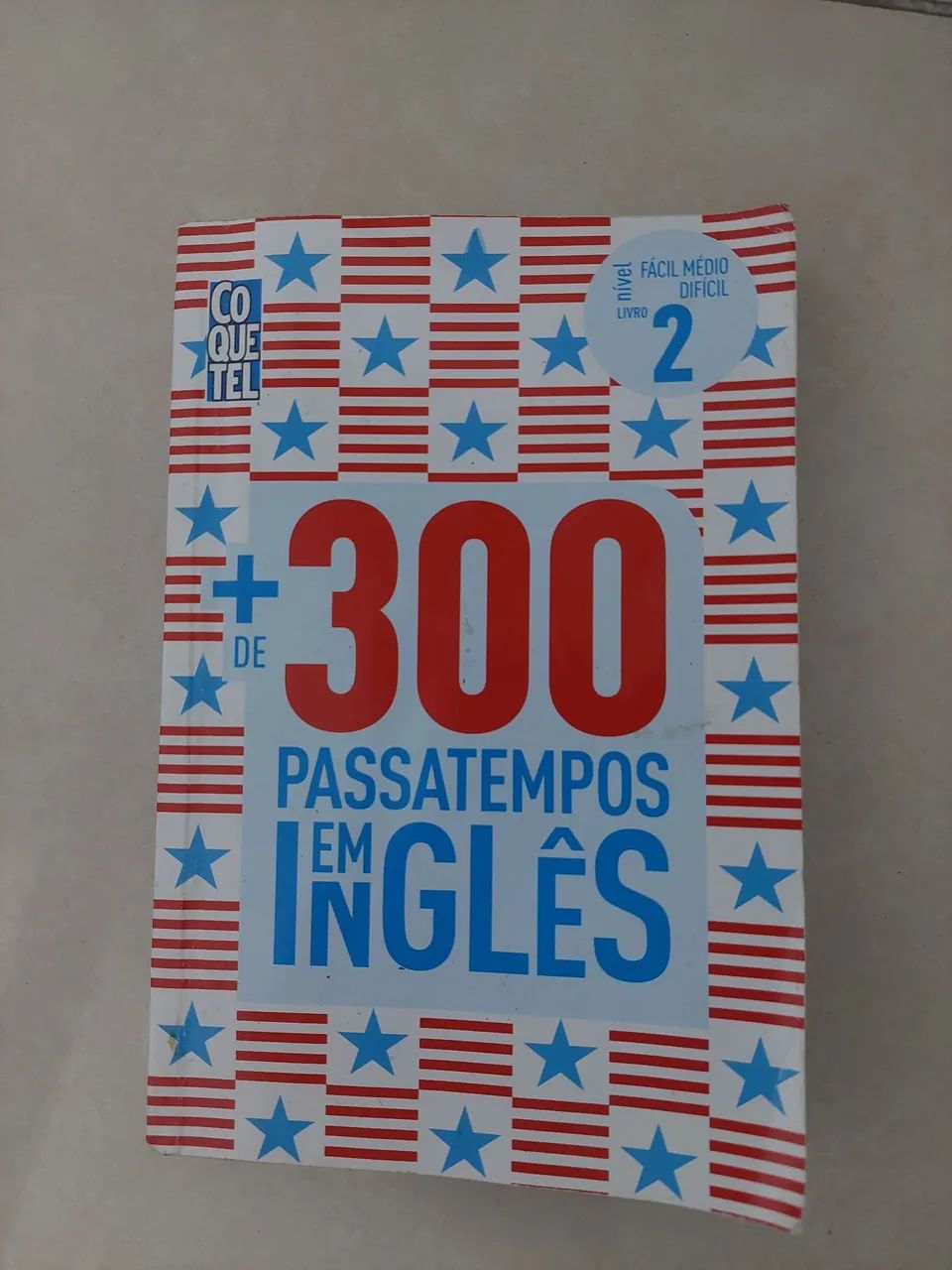 Livro +300 Passatempos em Inglês - Nível 2. Está em branco. 